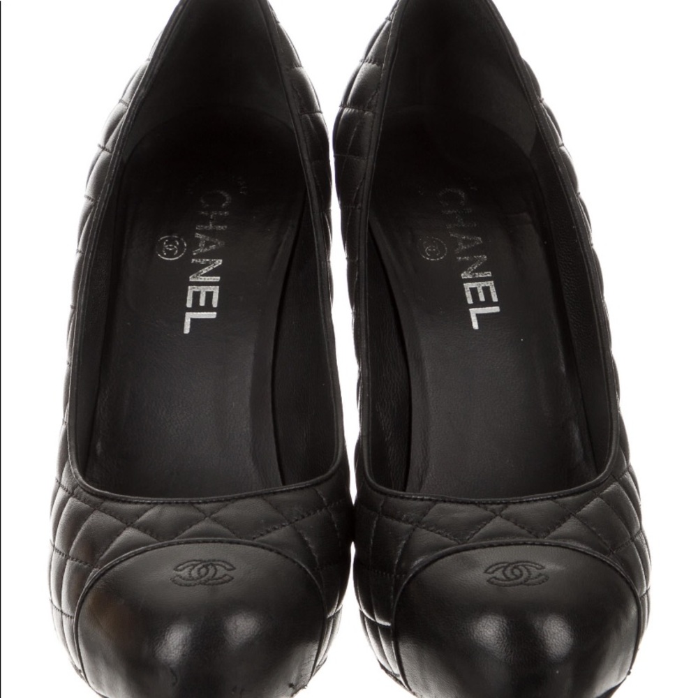 Authentic Chanel Quilted leather Pumps
